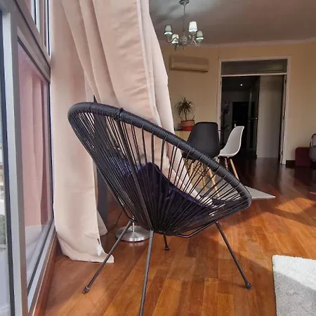 Vista Triangular Apartment *